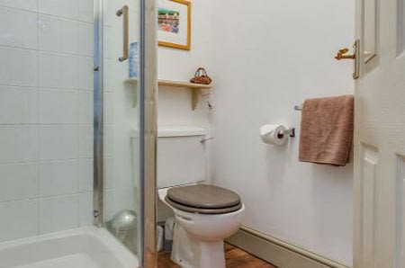 The Ensuite Shower and WC in the front double room at Alverstone B&B